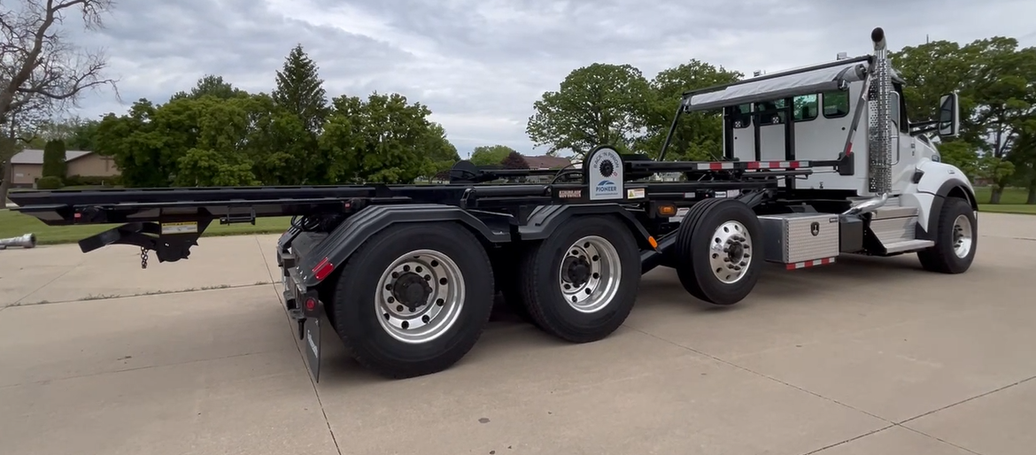 2025 Kenworth T880 Galbreath 75KLBS Roll-Off truck detail view#1.3
